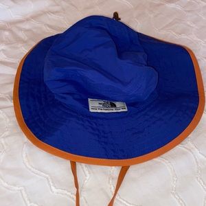 north face bucket hat!